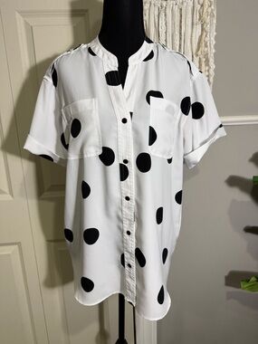 Karl Lagerfeld White Short-Sleeve Button-Down with Black Polka Dots